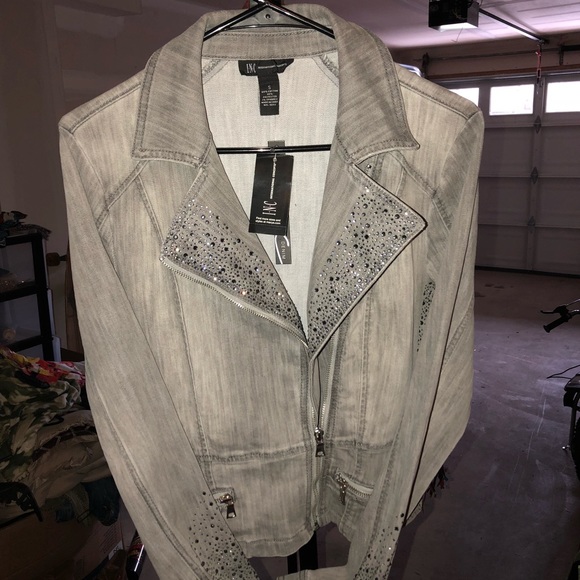 Women’s crystal embellished denim jacket 🧥 - Picture 6 of 7